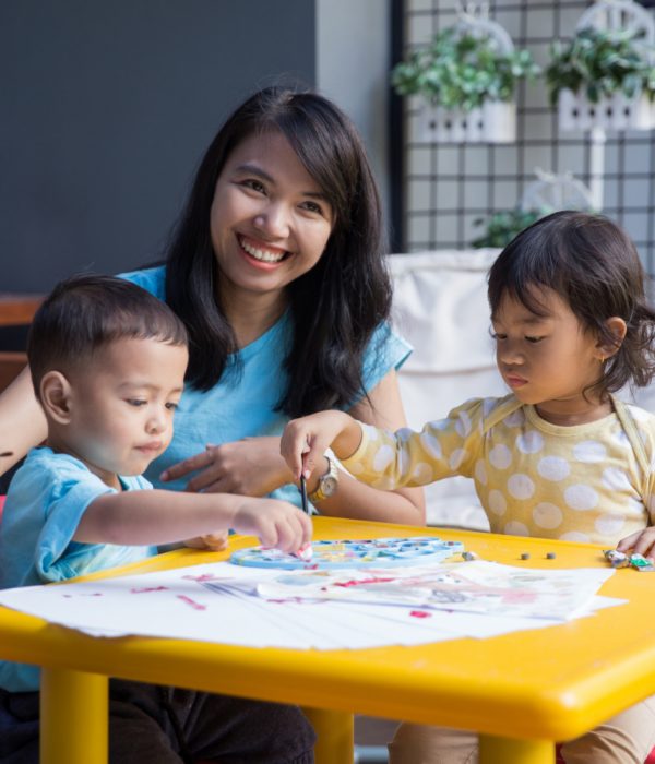 asian-kids-painting-drawing