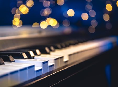 piano-keys-closeup-blurred-background-with-bokeh (1)